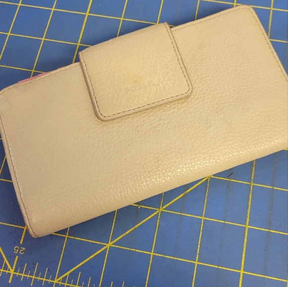 Fossil Stone Leather Pink Interior Wallet 7" x 3.5" Preloved - Picture 1 of 16